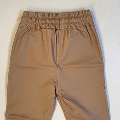 Pantalón marrón engomado con cintura elástica *NUEVO* - 14A en internet
