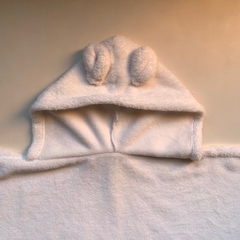 Manta blanca de polar abrigada con capucha con orejitas Kolla - comprar online