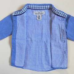 Camisa celeste con pitucones cuadrille en codos H&M - 4-6M en internet