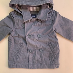 Campera estilo tapado de gabardina con botones, cierre y capucha gris Gap *NUEVO* - 6-12M - comprar online