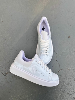 ZAPATILLAS QUEEN CHAROL BLANCAS SIGNOS
