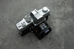 Minolta SRT101 con optica Rokkor 50mm f 1,7 en internet