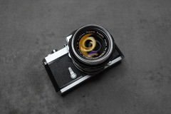 Nikon Nikkormat con lente Nikon Nikkor 50mm f 1,4