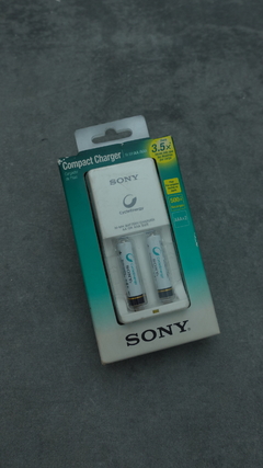 Pilas recargables Sony AAA con cargador