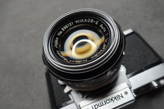 Nikon Nikkormat con Nikkor 50mm f1,4 en internet