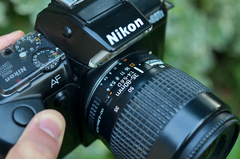 Nikon F401s Con Lente Nikon Nikkor 35 - 80 Mm F 4 - 5,6