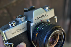 Minolta SRT 100x con optica Rokkor 28mm f 3,5 en internet
