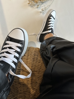 Zapatilla tipo converse lona negra 