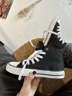 Zapatilla tipo converse botita negra 