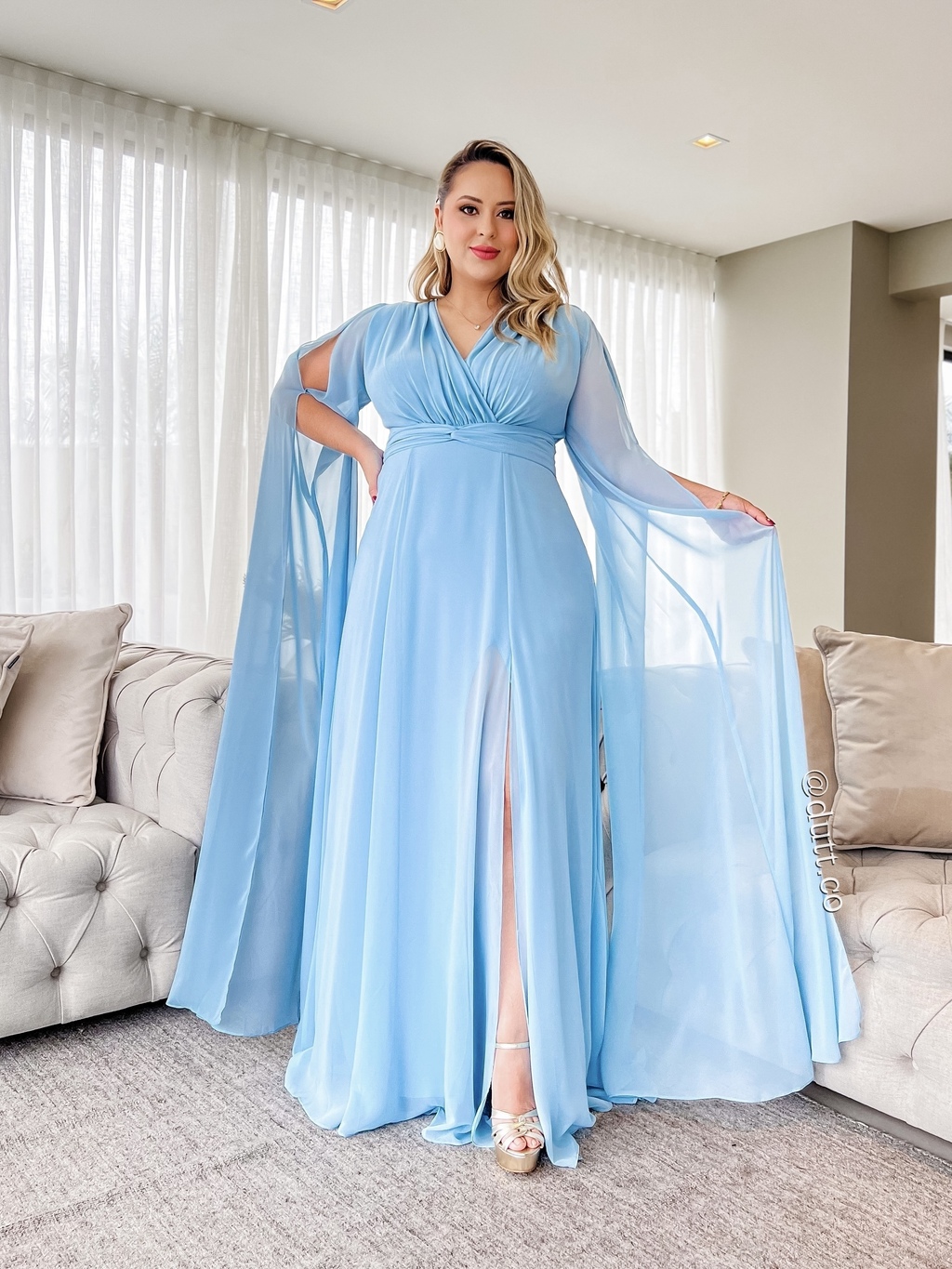 Vestido de festa longo, frente única com capa - Azul Serenity