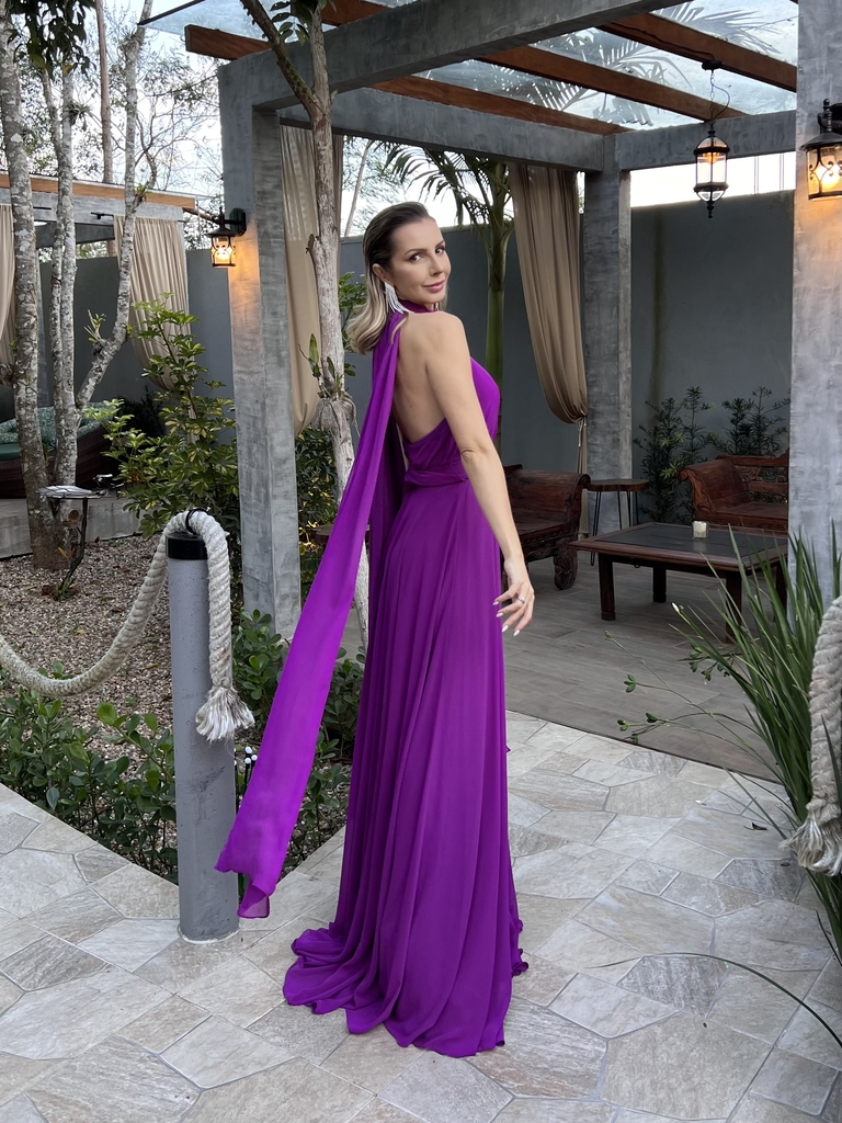 Vestido com cheap gola no pescoço