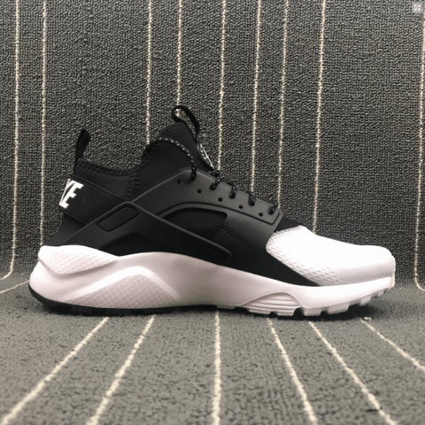 Nike air huarache run ultra 2025 white black