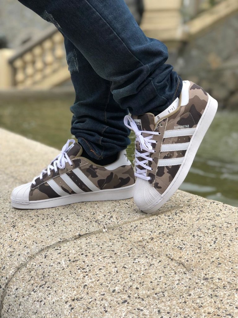 Adidas superstar store camuflado