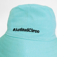 Piluso: #ActitudCirco / Celeste Aqua en internet