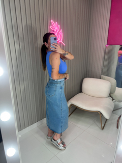 Saia midi jeans strass com fenda (lavagem média) na internet