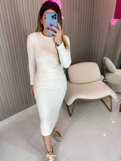 VESTIDO básico midi canelado manga longa (off white)