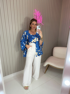 Conjunto cropped e kimono Lady viscolynho (off white e azul) na internet