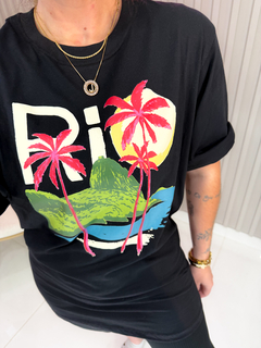 T shirt RIO tropical alongada oversize (preta) - Jordanna Galia Store