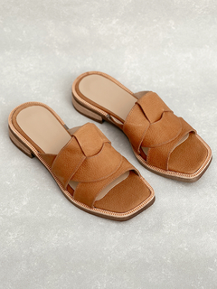 SANDALIAS LAURA CAMEL CUERO - CONSULTAR TALLE