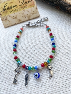 Pulsera multicolor ojito azul y dijes