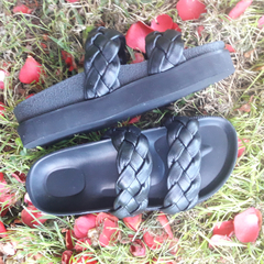 Sandalias Birk Trenza Tubo Cuero Negro Cómodas Quica Petrel