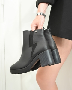 SANDRA NEGRA Botas de Cuero TALLE 35 - comprar online