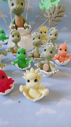 Combo 10 souvenirs dinosaurio huevito y adorno de torta - comprar online