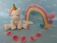 Adorno de torta Unicornio sobre nube en internet