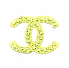 Aplique bordado termocolante com pedrarias Chanel Neon Lima