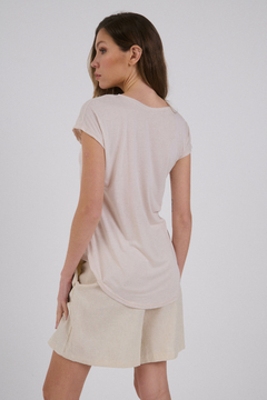 REMERA BASIC CUELLO V ALGODON IMPORTADO - Sentite Guapa