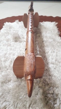 Flauta nativa em madeira com escultura Gm na internet