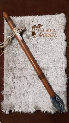 Flauta nativa com escultura