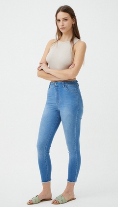 JEAN CROP DEFLECADO