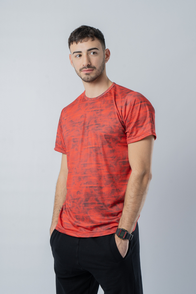 Remera roja hombre sale