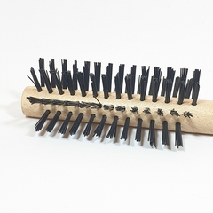 Escova Tradicional Fidalga - Produto com cerdas de náilon para escovar e pentear cabelos grossos.