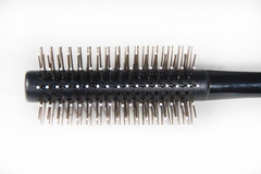 Escova P&B - #2154 da Escovas Fidalga, ideal para alisar e modelar cabelos grossos, cabo plástico resistente, compatível com secador.