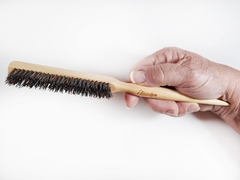Escova Finalizadora para Penteado #2231 - A escolha dos profissionais e barbeiros para um acabamento perfeito e versátil.