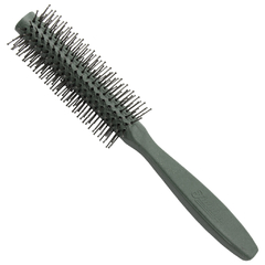 Escova Tradicional Redonda M #2402 - Versatilidade para modelar e alisar cabelos com a qualidade da Escovas Fidalga.