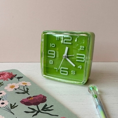 Reloj despertador cuadrado verde