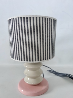 Lámpara de mesa con pantalla lienzo rayado gris