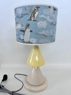 Lámpara de mesa con pantalla Pingüino de Magallanes - comprar online