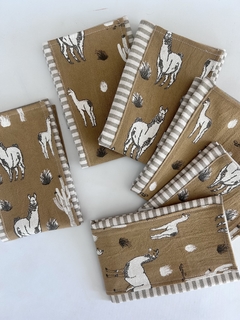Set de 6 servilletas Llama avellana combinado con rayado beige. - comprar online