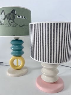 Lámpara de mesa con pantalla lienzo rayado gris - comprar online