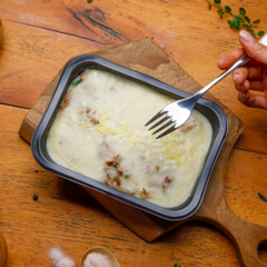 Escondidinho de aipim com carne desfiada