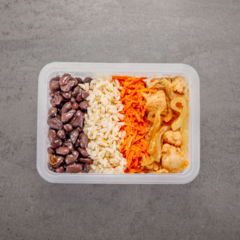 Frango grelhado acebolado com arroz integral, feijão e farofa de cenoura - comprar online