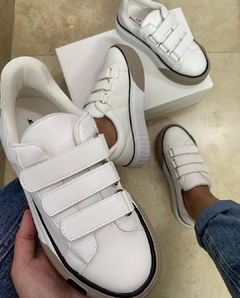 Tênis 3 tiras velcro branco