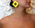 Brinco Mini Quadrado Amarelo Lima - comprar online