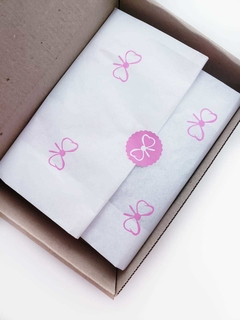 Papel de Seda Branco Lacinho Rosa 25x70cm (50fls) - comprar online