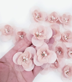 Flor tecido Pétala Borboleta Strass e Pérolas 4,5cm (2un) - comprar online