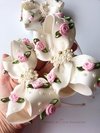 tiara-de-flor-com-pérolas-mimos-da-carol-acessórios